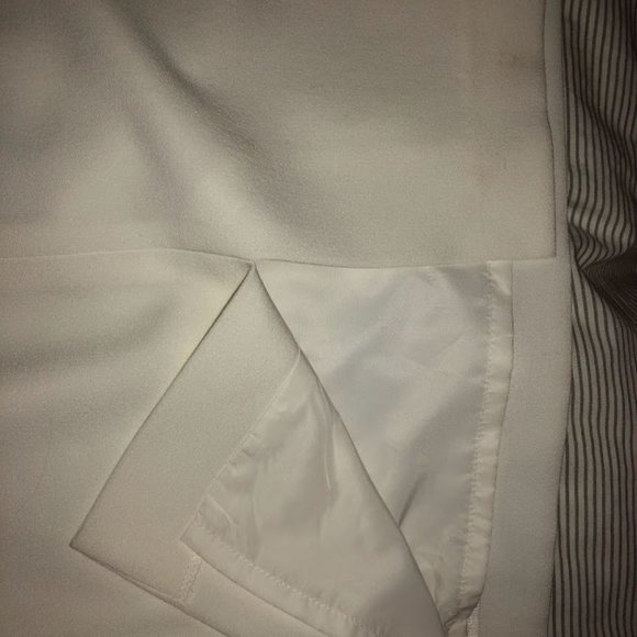 Karl Lagerfeld Bridal Dress - Picture 6 of 11